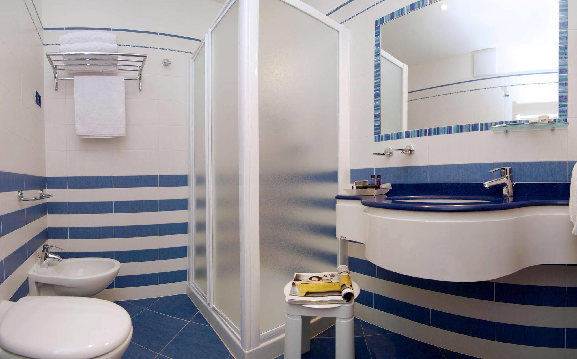 Hotel Garni Corallo Torbole Sul Garda Extérieur photo