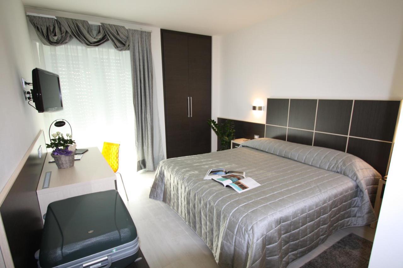Hotel Garni Corallo Torbole Sul Garda Extérieur photo
